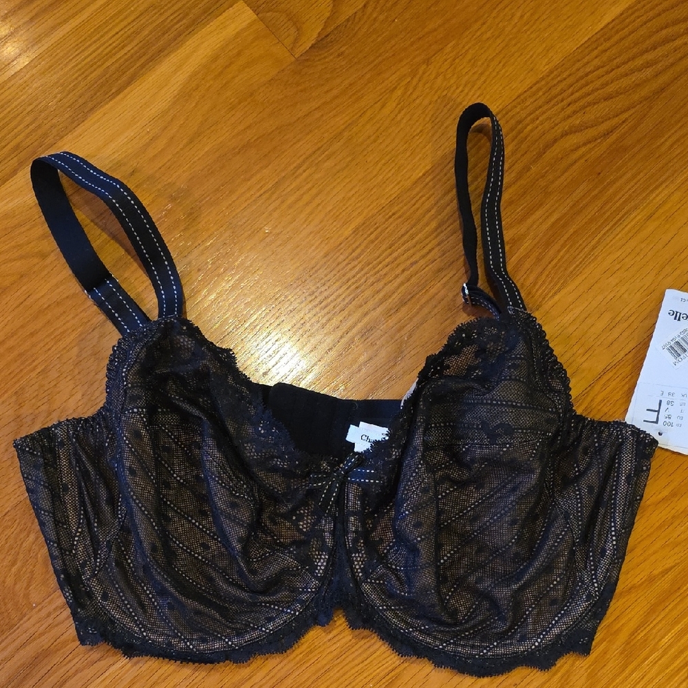 Chantelle Black Lace Underwire Bra. Size 38 DDD.